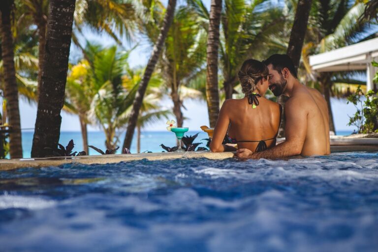 CataloniaRoyalTulum_JacuzziCouple